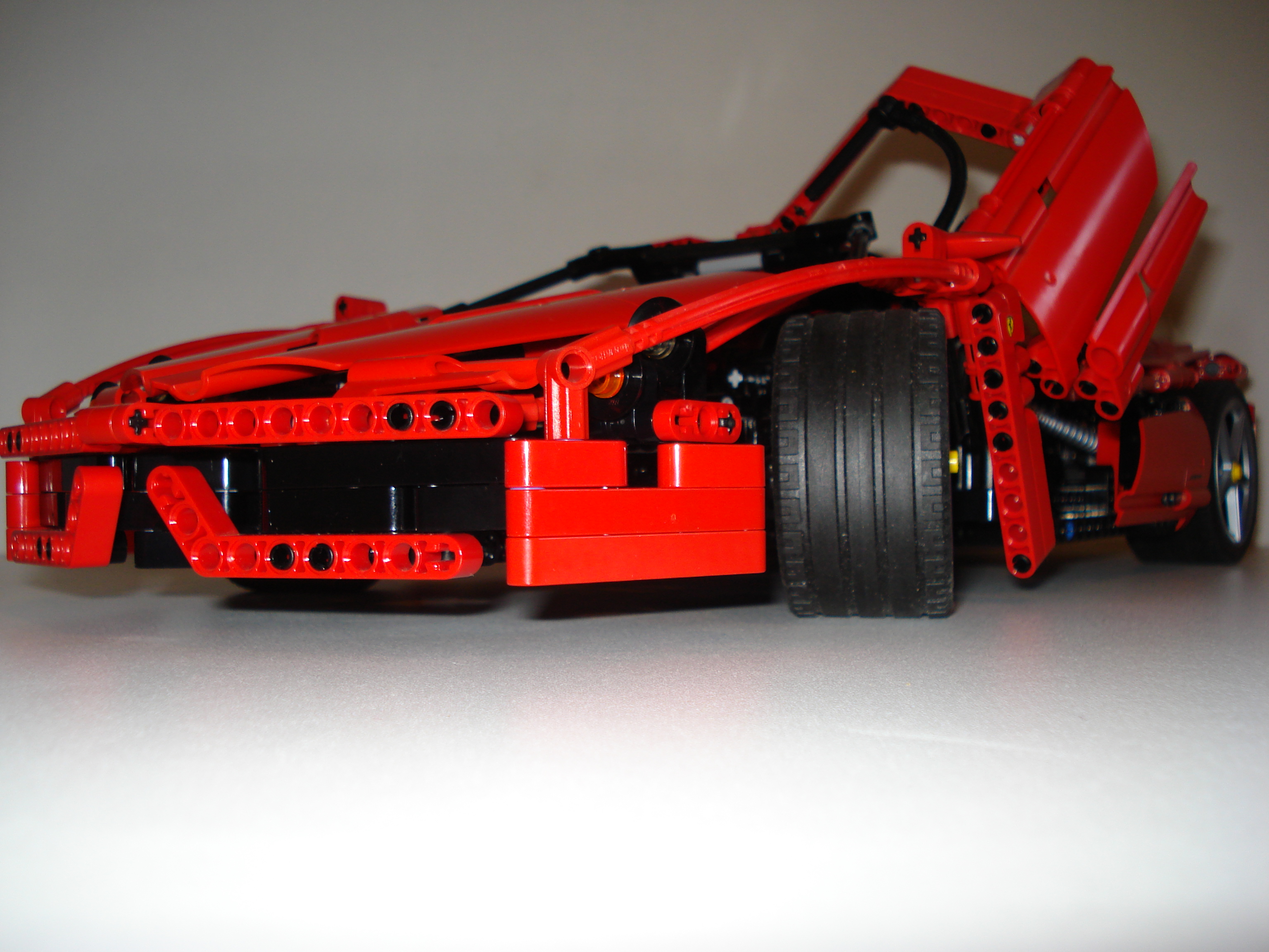 8653-enzo_ferrari-3.jpg