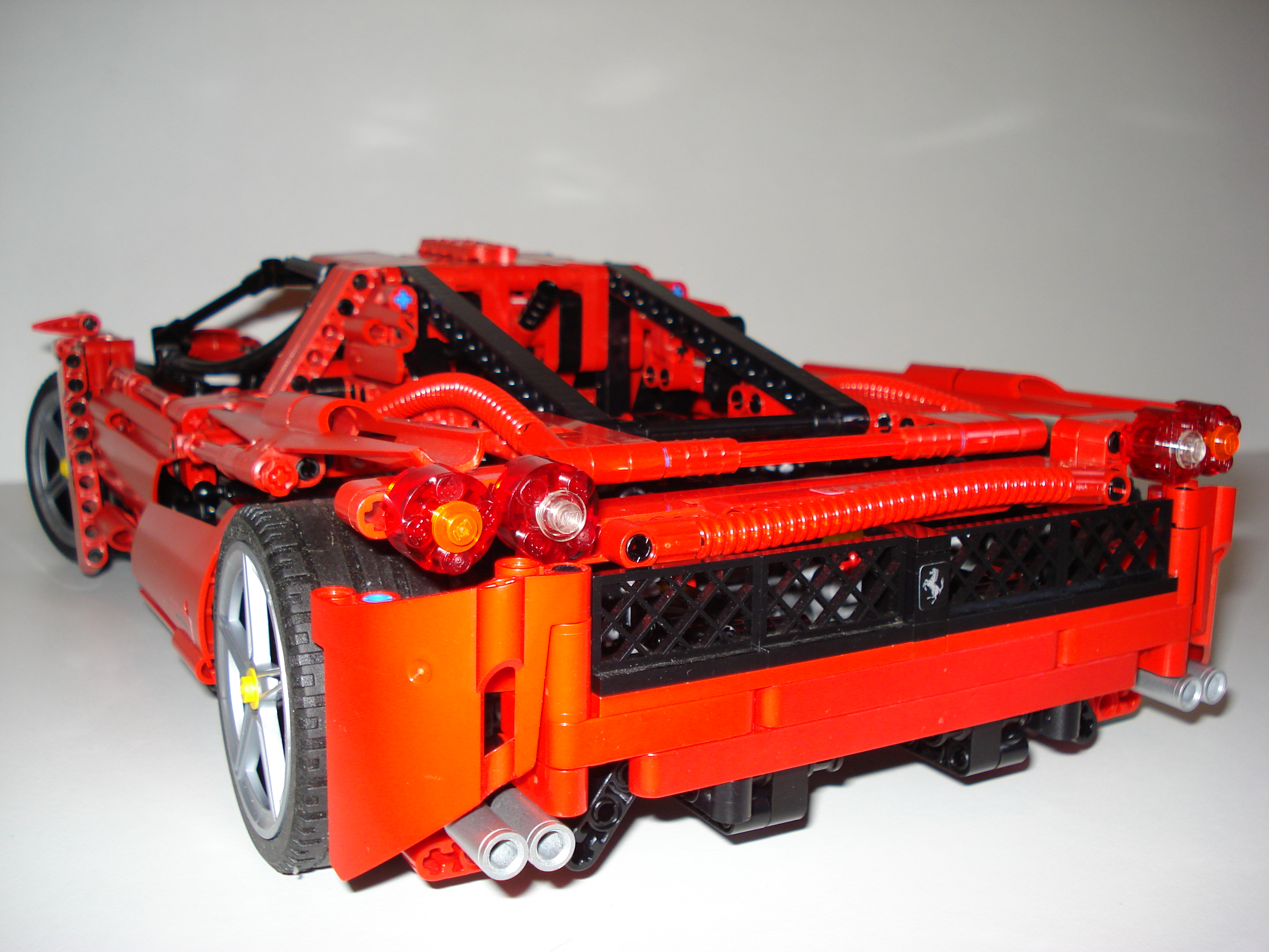 8653-enzo_ferrari-4.jpg