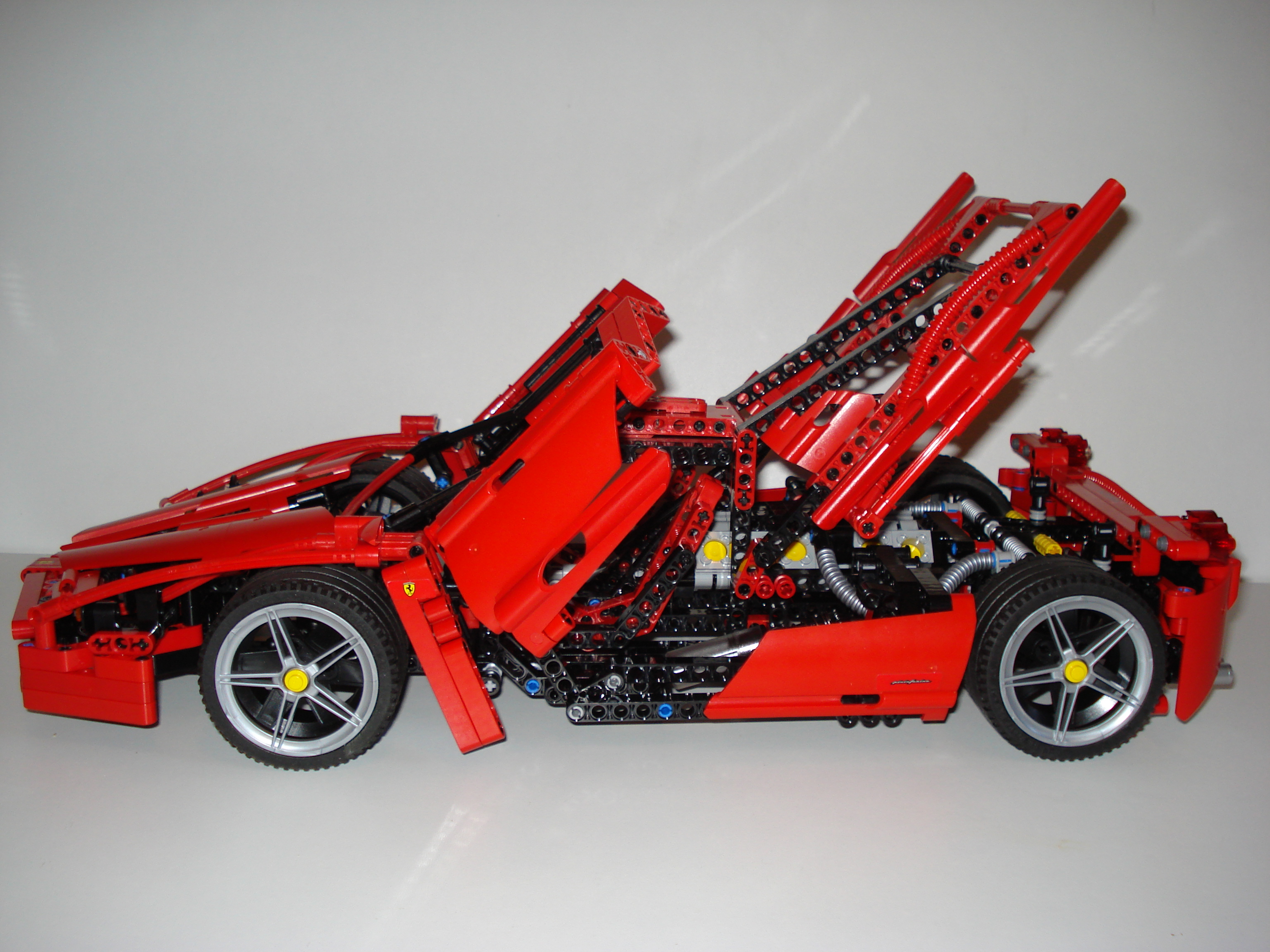 8653-enzo_ferrari-5.jpg