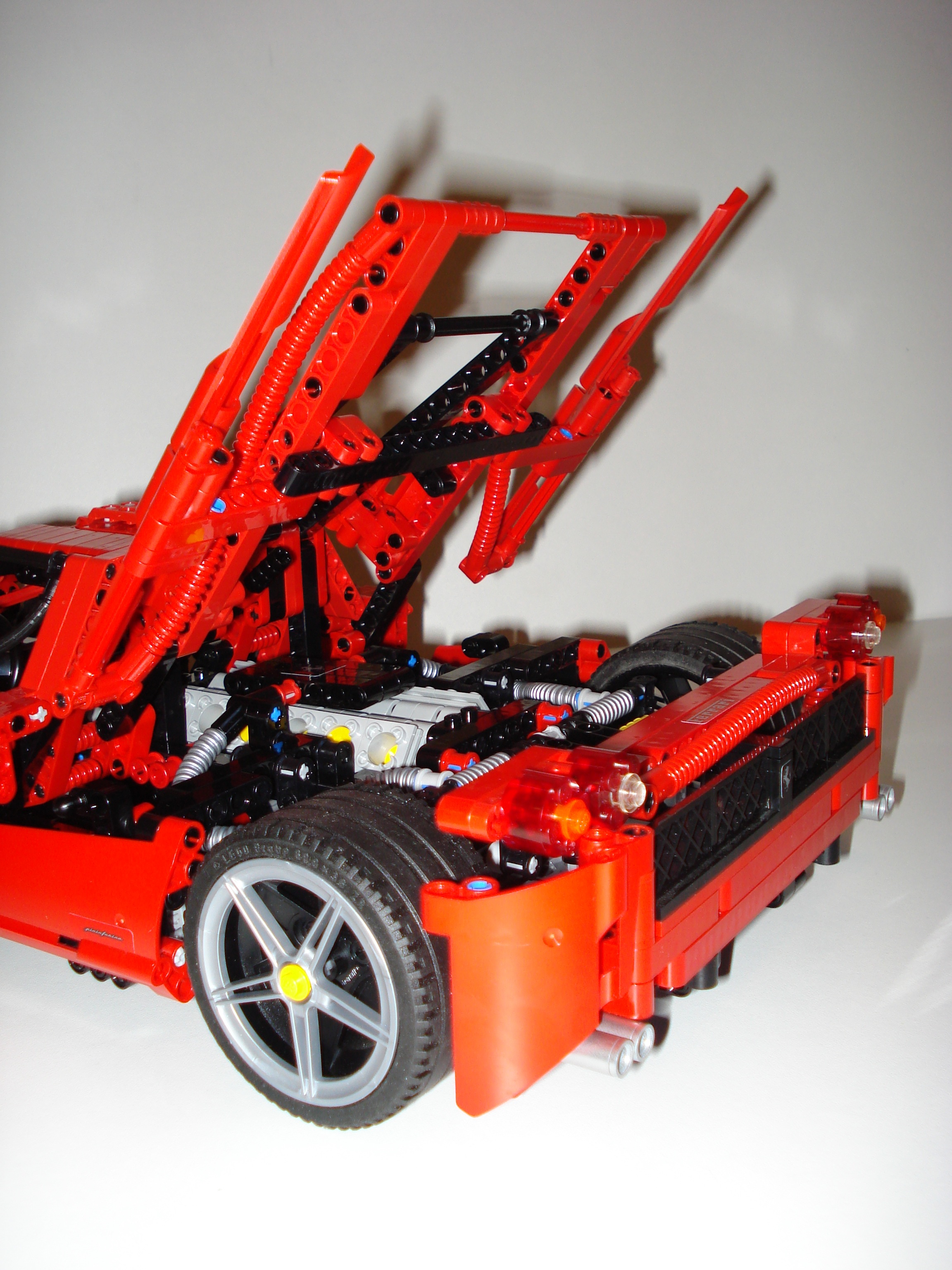 8653-enzo_ferrari-7.jpg