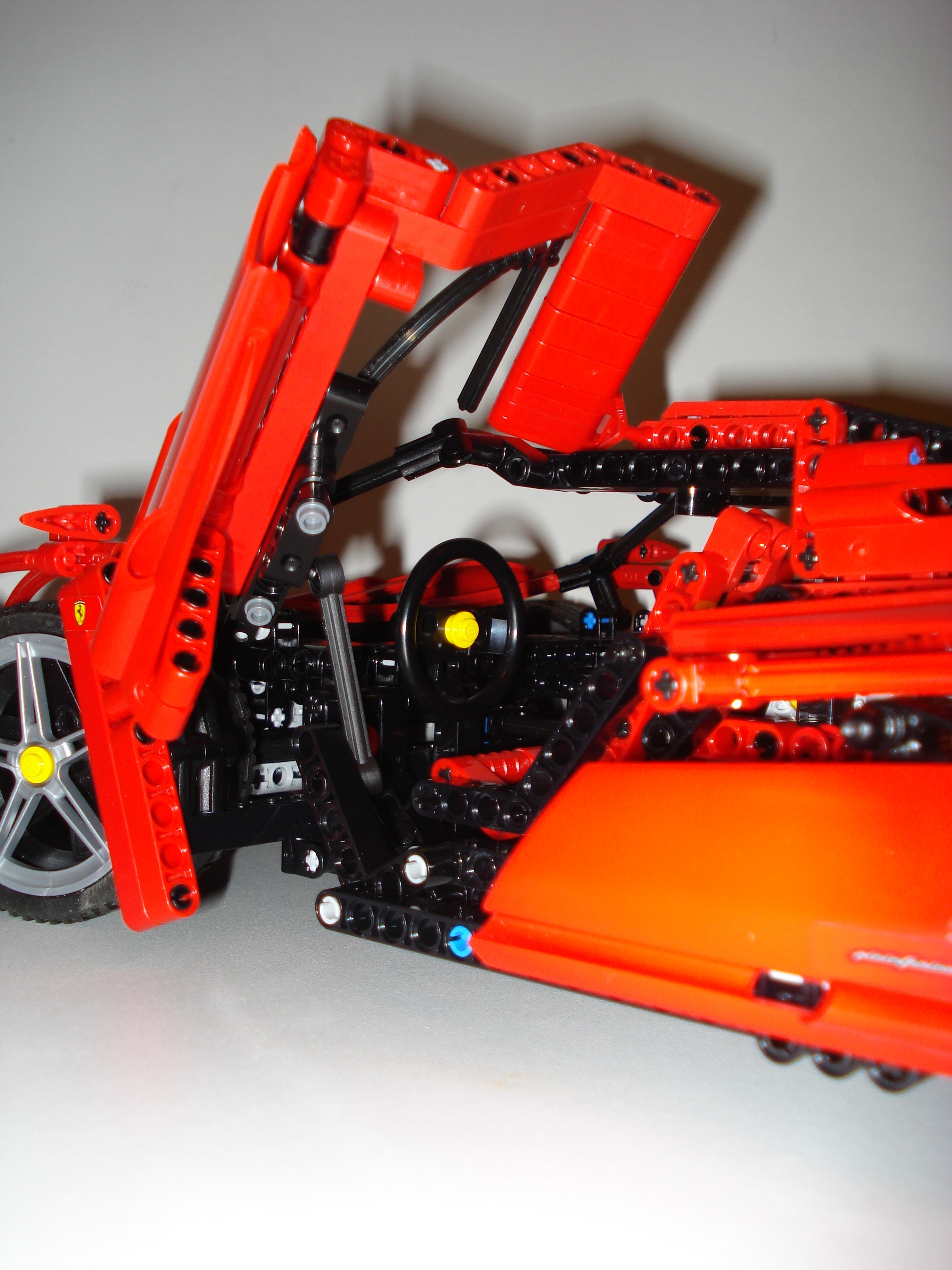 8653-enzo_ferrari-9.jpg