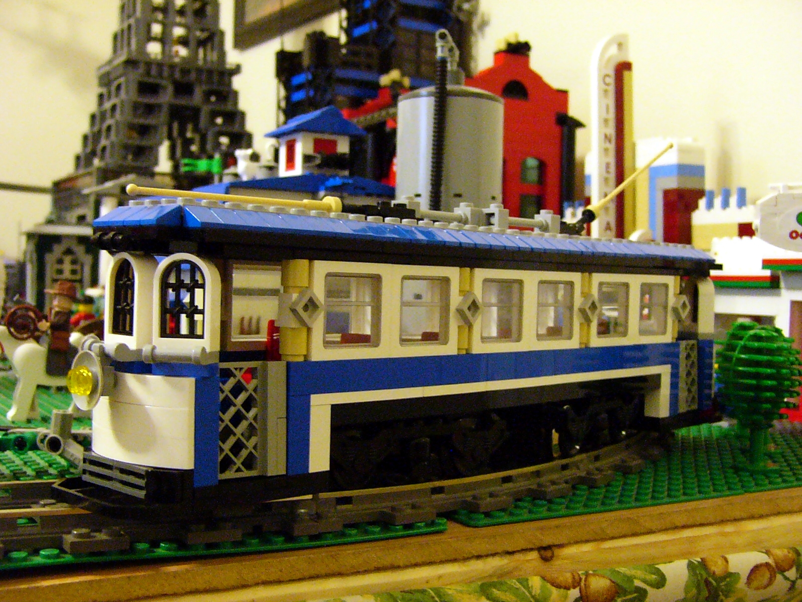 blue_trolley.jpg