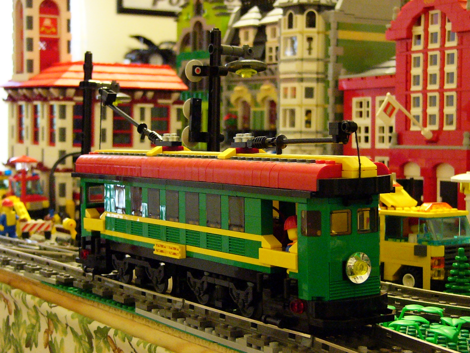 green_trolley.jpg