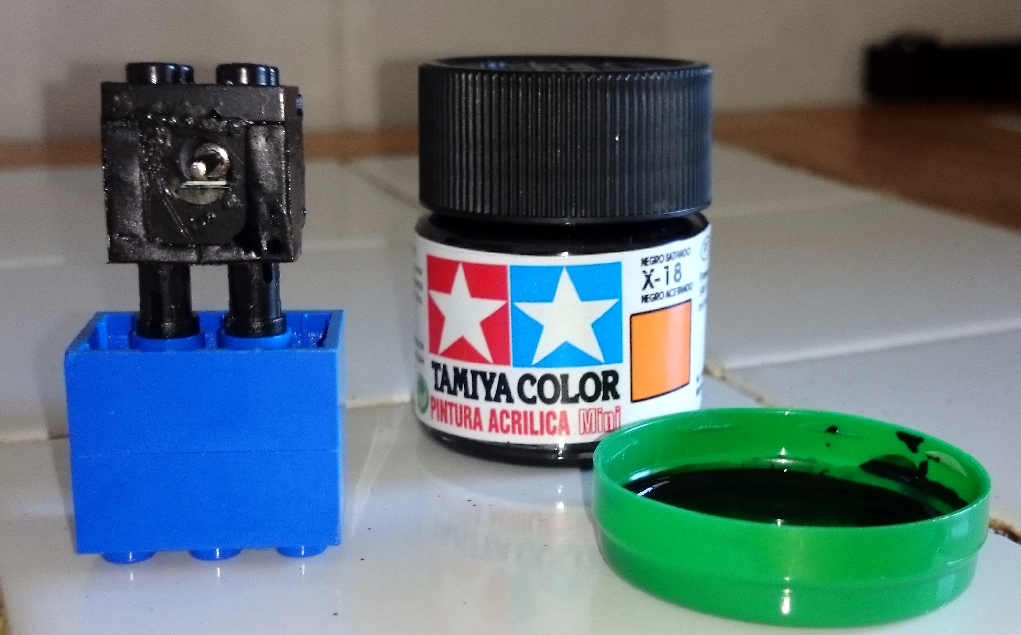 caixademusica-v03-04-sugru-painting.jpg