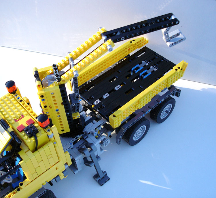 8421-moc-lifting1.jpg
