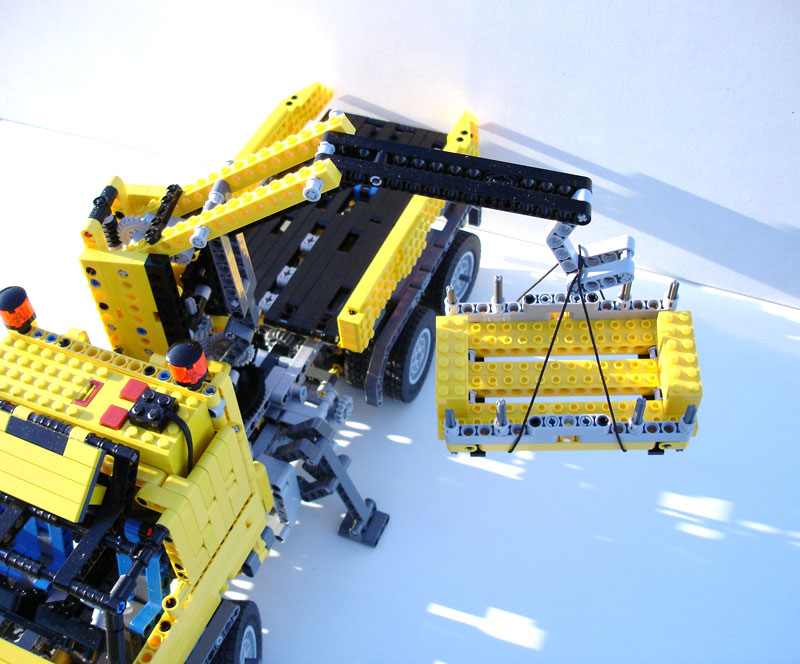 8421-moc-lifting3.jpg