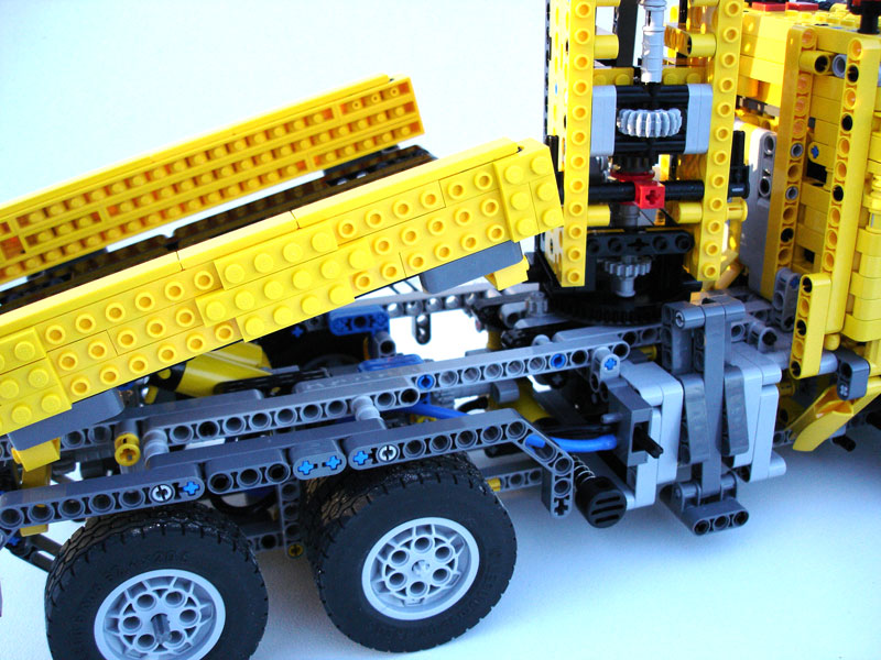 8421-moc-loadingplatform1.jpg