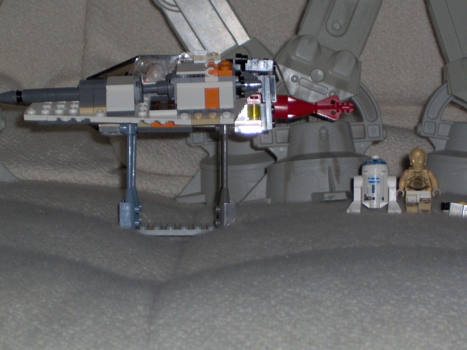 rebel_snowspeeder_customized_with_missile_rope_launcher.jpg