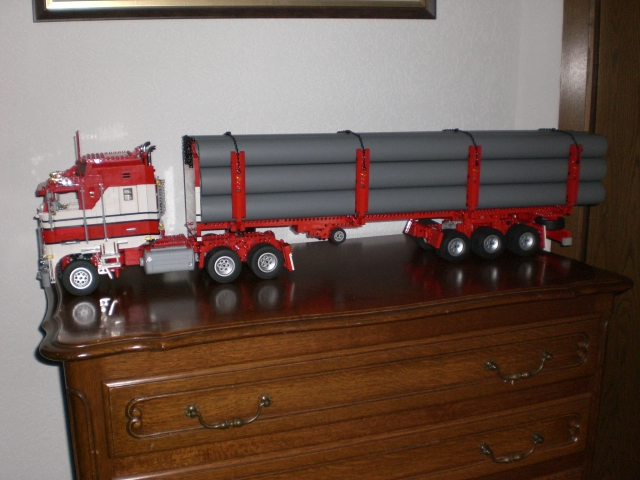 a_kenworth_in_red_and_white.jpg