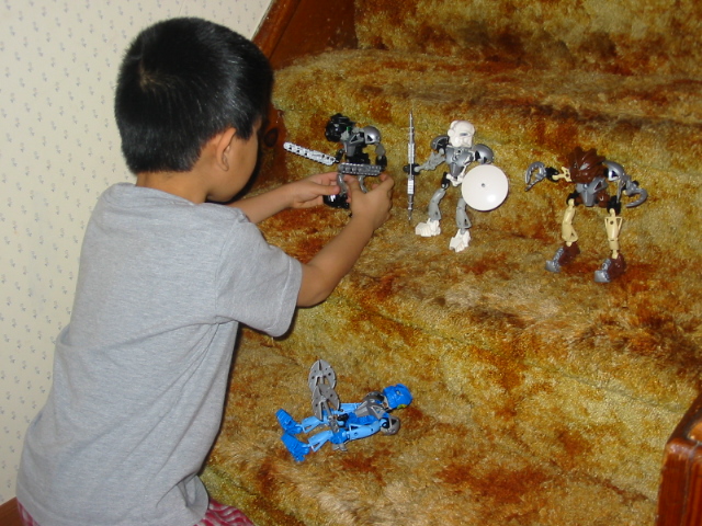 12-justins_bionicle_creations1.jpg