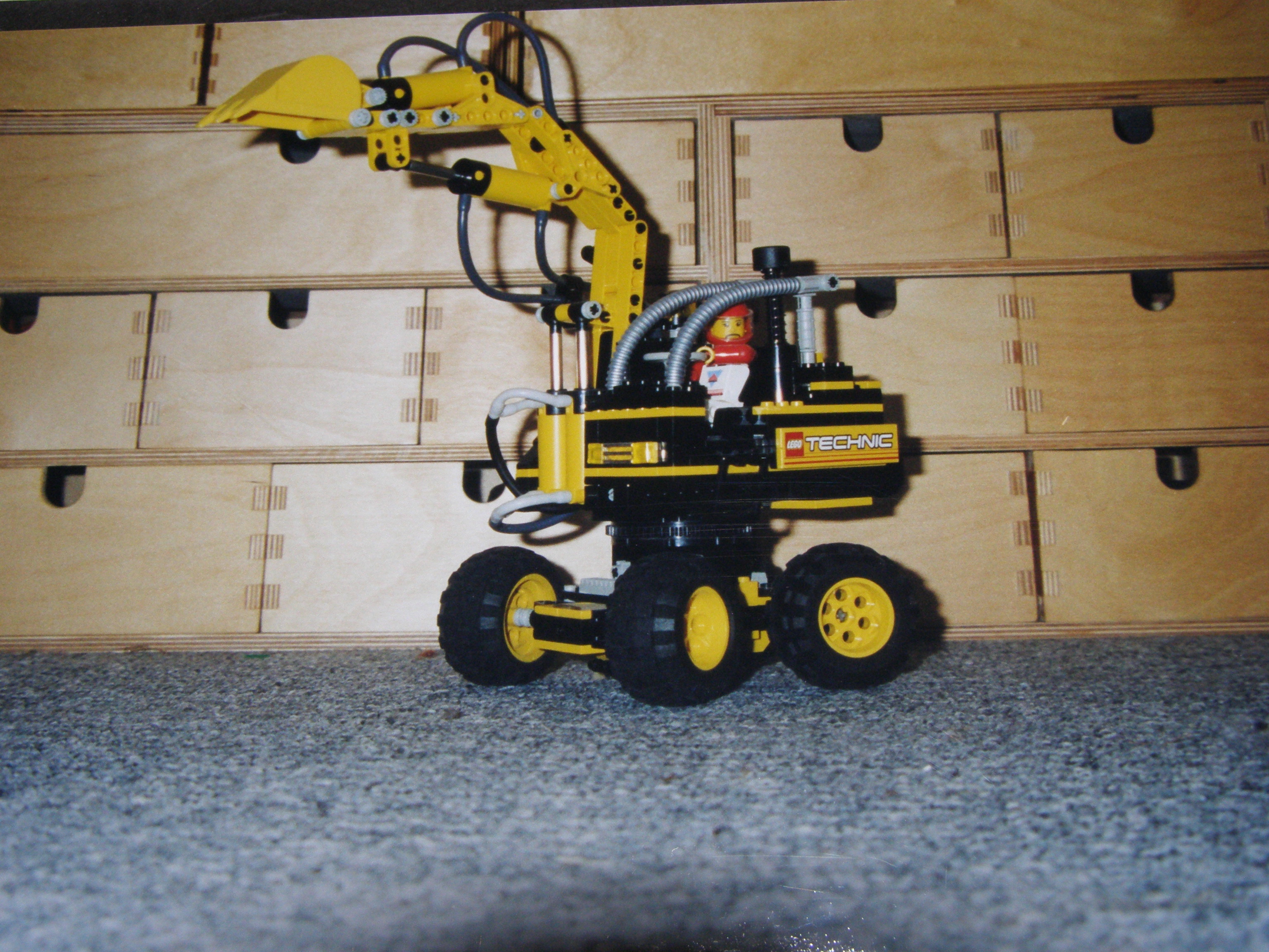 first_moc_pneumatic_digger.jpg