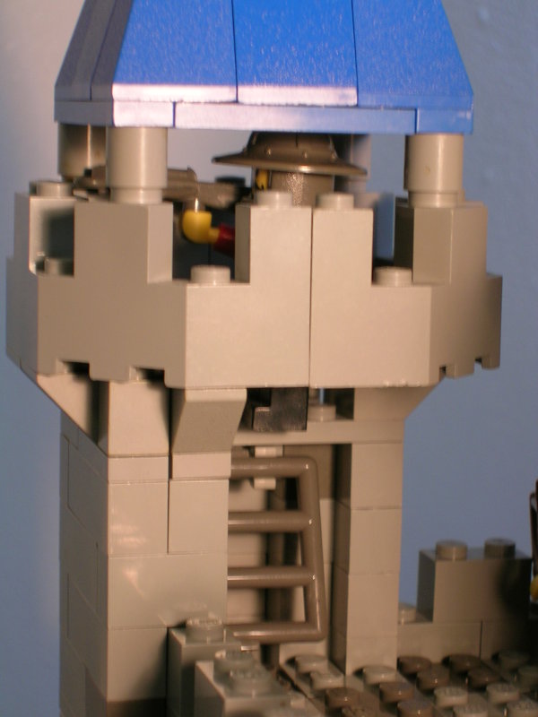 09_small_tower_with_guard_zoom.jpg
