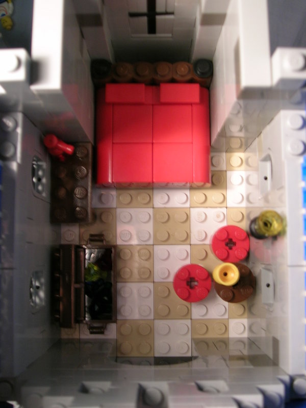 27_kings_bedroom_empty.jpg