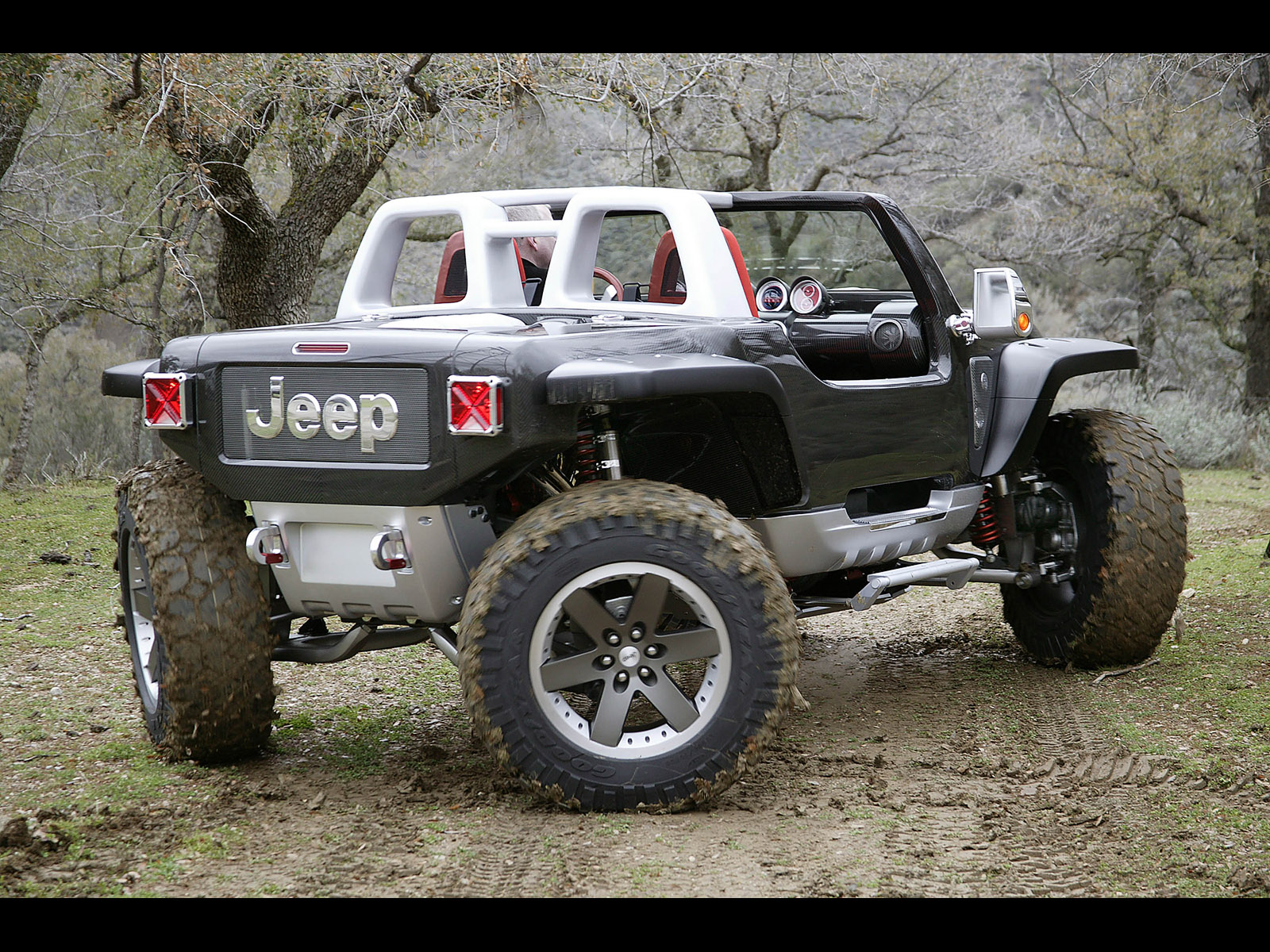 2005-jeep-hurricane-concept-r-spinning-1600x1200.jpg