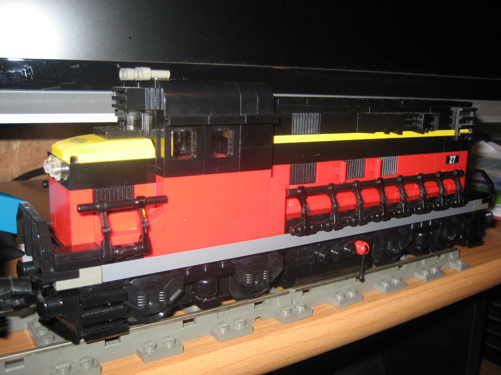 lego_train_002.jpg