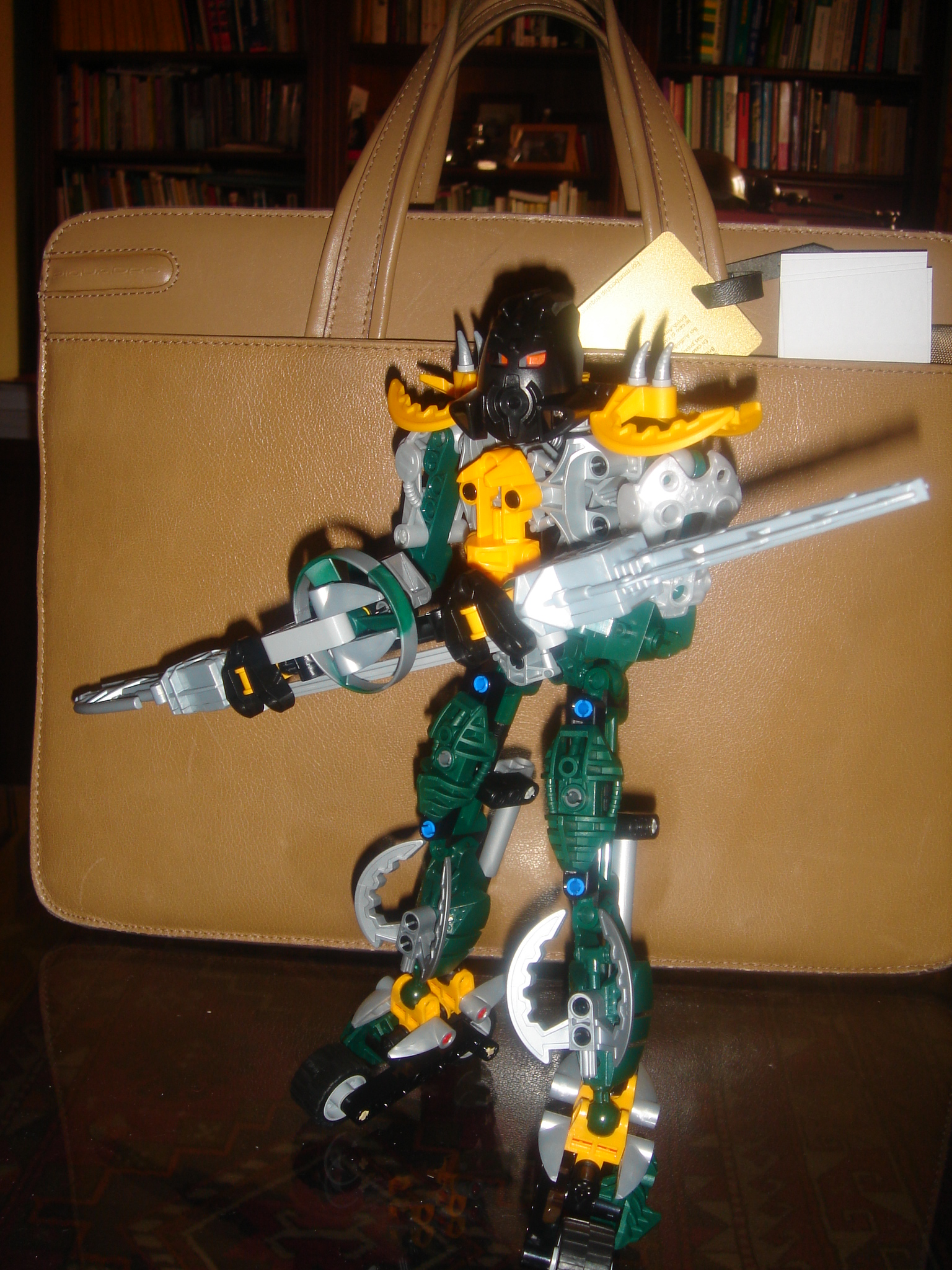 copy_of_bionicle_umbra_pics_001.jpg