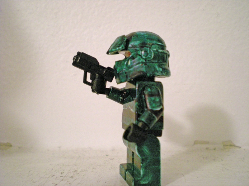master_chief_pistol_side.jpg