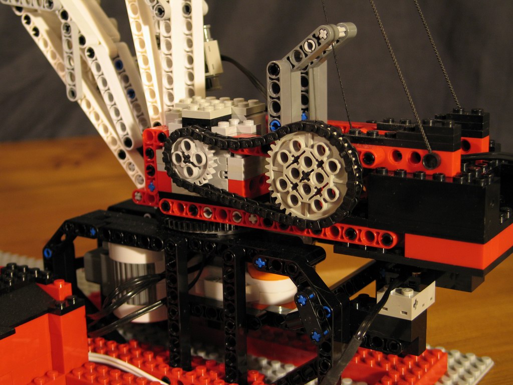 031_crane_cogs.jpg