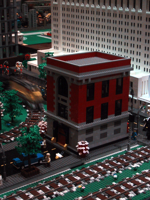 brickfest_august2006_coltc_09_trainlayout.jpg