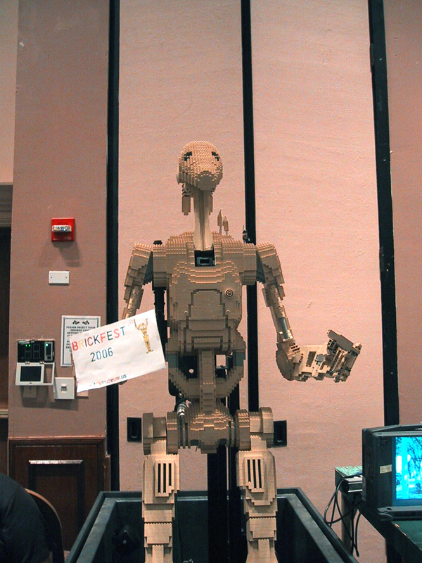 brickfest_august2006_coltc_14_museumdroidy.jpg