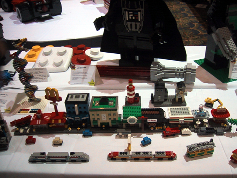brickfest_august2006_general_09_micro.jpg