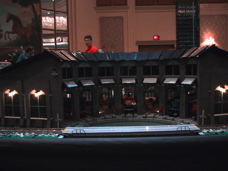 brickfest_august2006_general_13_trainlayout.jpg