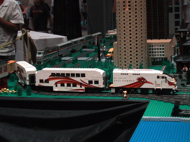brickfest_august2006_general_23_trainlayout.jpg