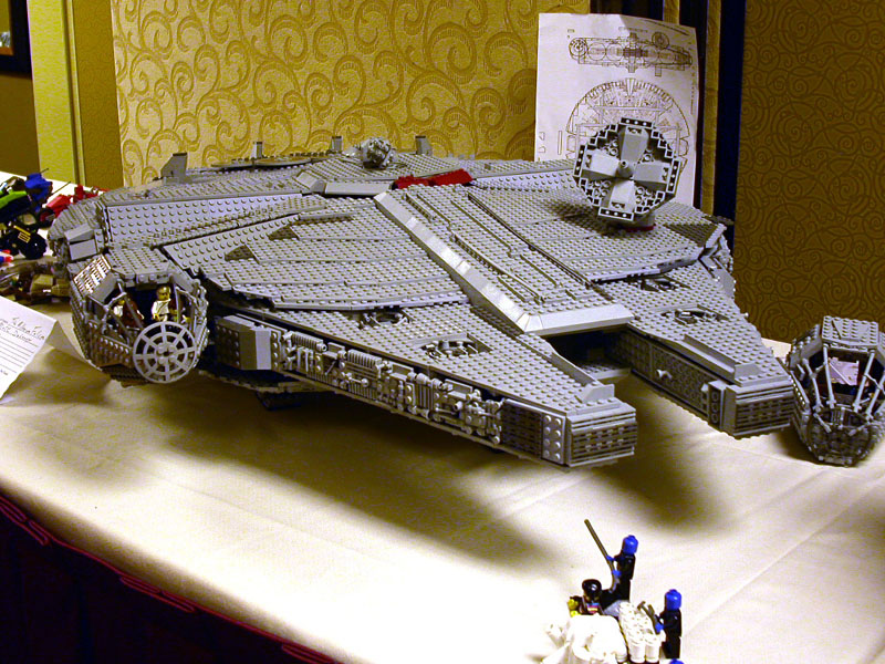 millenium_falcon_1.jpg