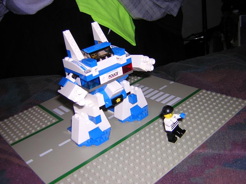 policemech004.jpg