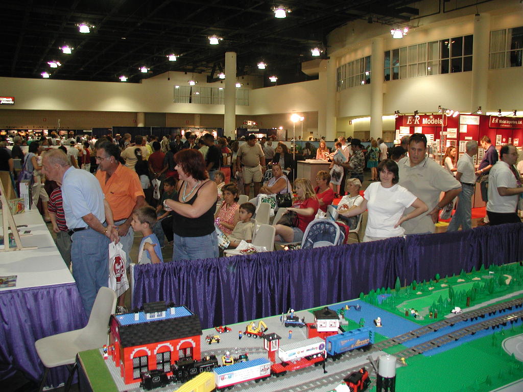 crowd2.jpg