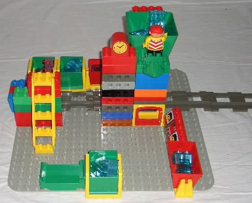 duplo_by_kids_5y_making_windows.jpg
