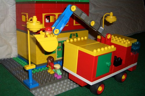 duplo_service_car_02.jpg