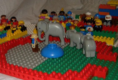 duplo_circus_03_elephant_b.jpg