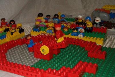 duplo_circus_09_catapult.jpg