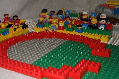 duplo_circus_14_waiting.jpg