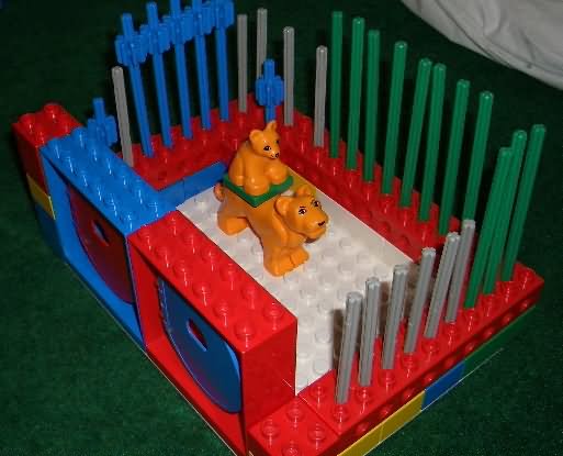 duplo_house_animal_cage.jpg