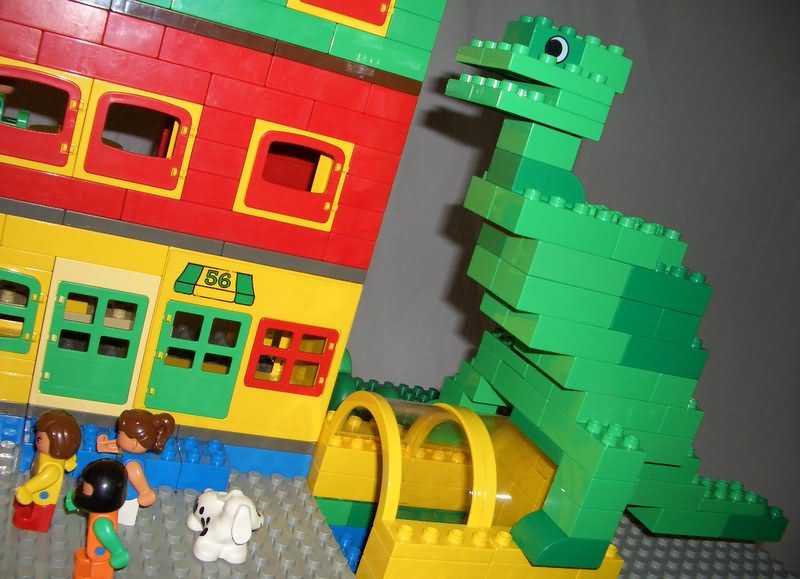 duplo_skyscrapers_b45_dino.jpg