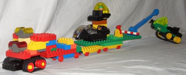 duplo_toolo_70_kiddes_strange_truck.jpg
