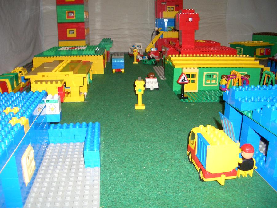 duplo-town-t11-main-street.jpg
