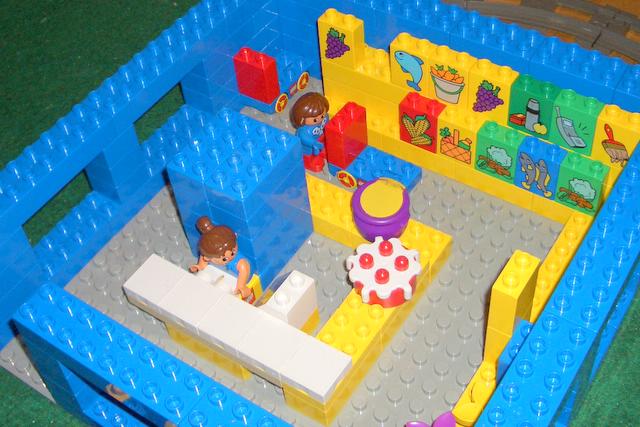 duplo-town-t14-super-market.jpg