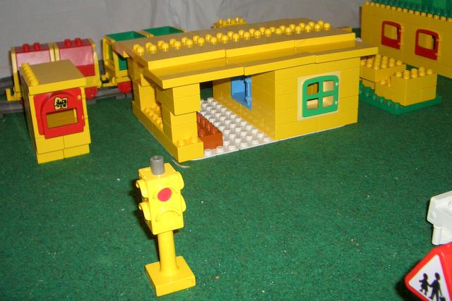 duplo-town-t28-train-station.jpg