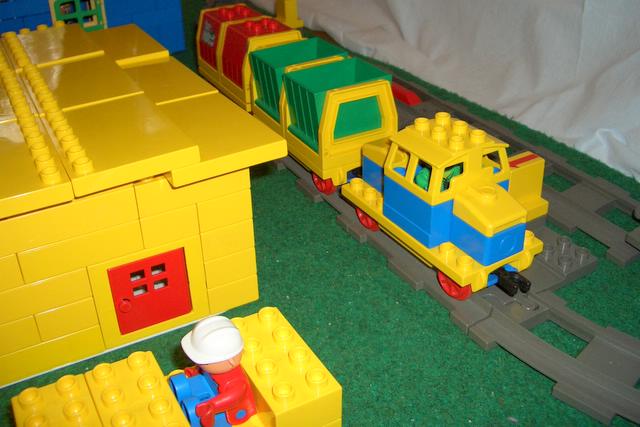 duplo-town-t29-train-station.jpg