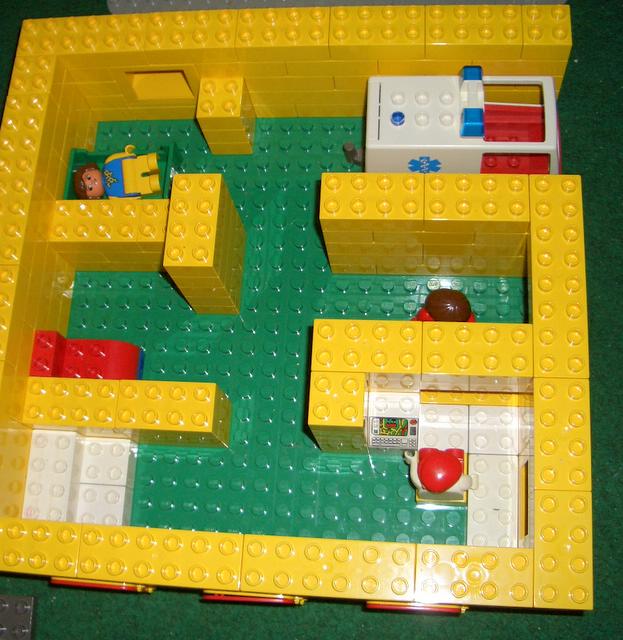 duplo-town-t31-hospital.jpg