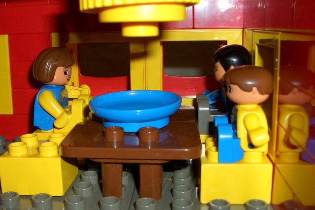 duplo-town-t37-building-dinner.jpg