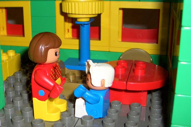 duplo-town-t38-building-mom-baby.jpg
