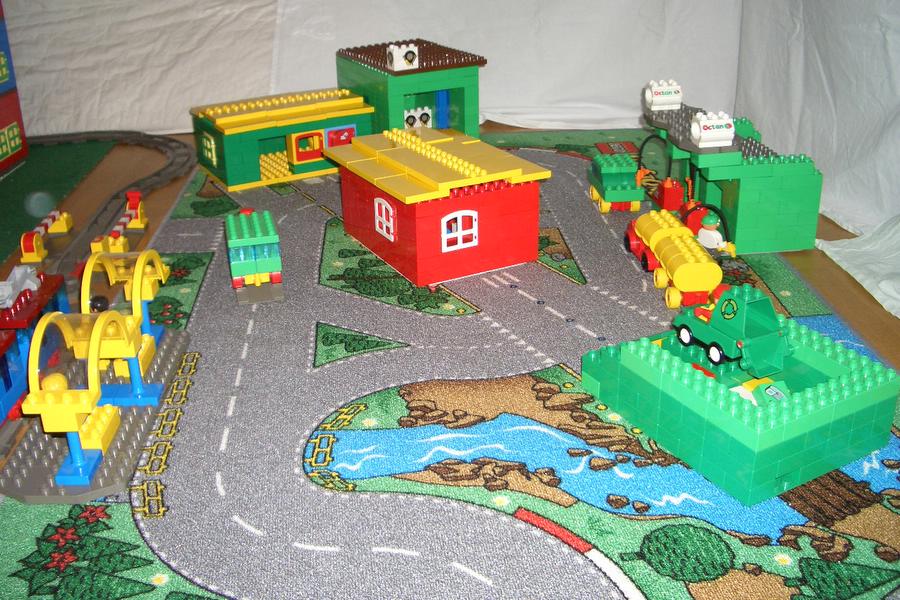 duplo-town-t39-outside.jpg