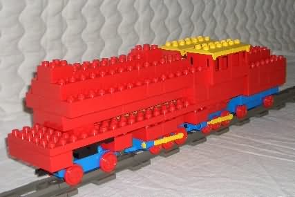 duplo_train_big_engine_c30.jpg