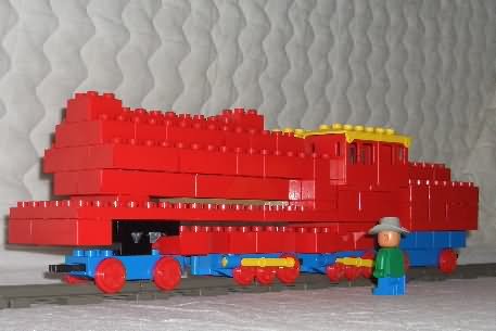 duplo_train_big_engine_c32.jpg