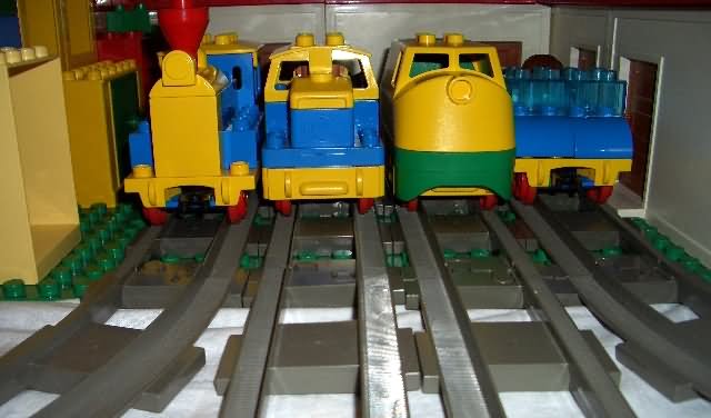 duplo_train_shed_41.jpg