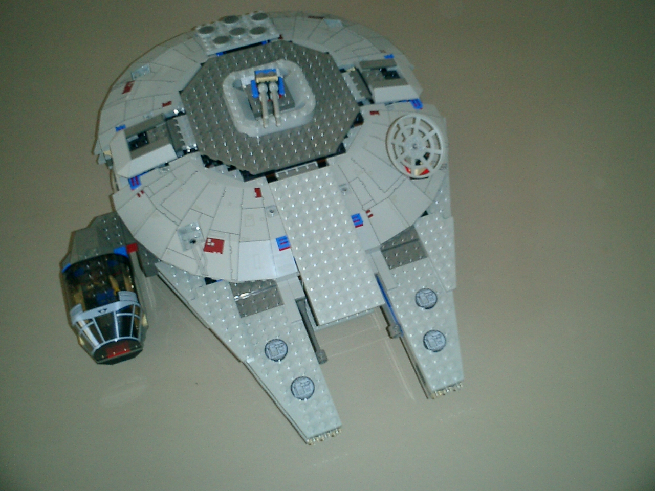 7190_-_millennium_falcon.jpg